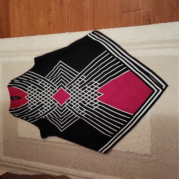 Stunning geometric tunic top - Picture 5 of 5